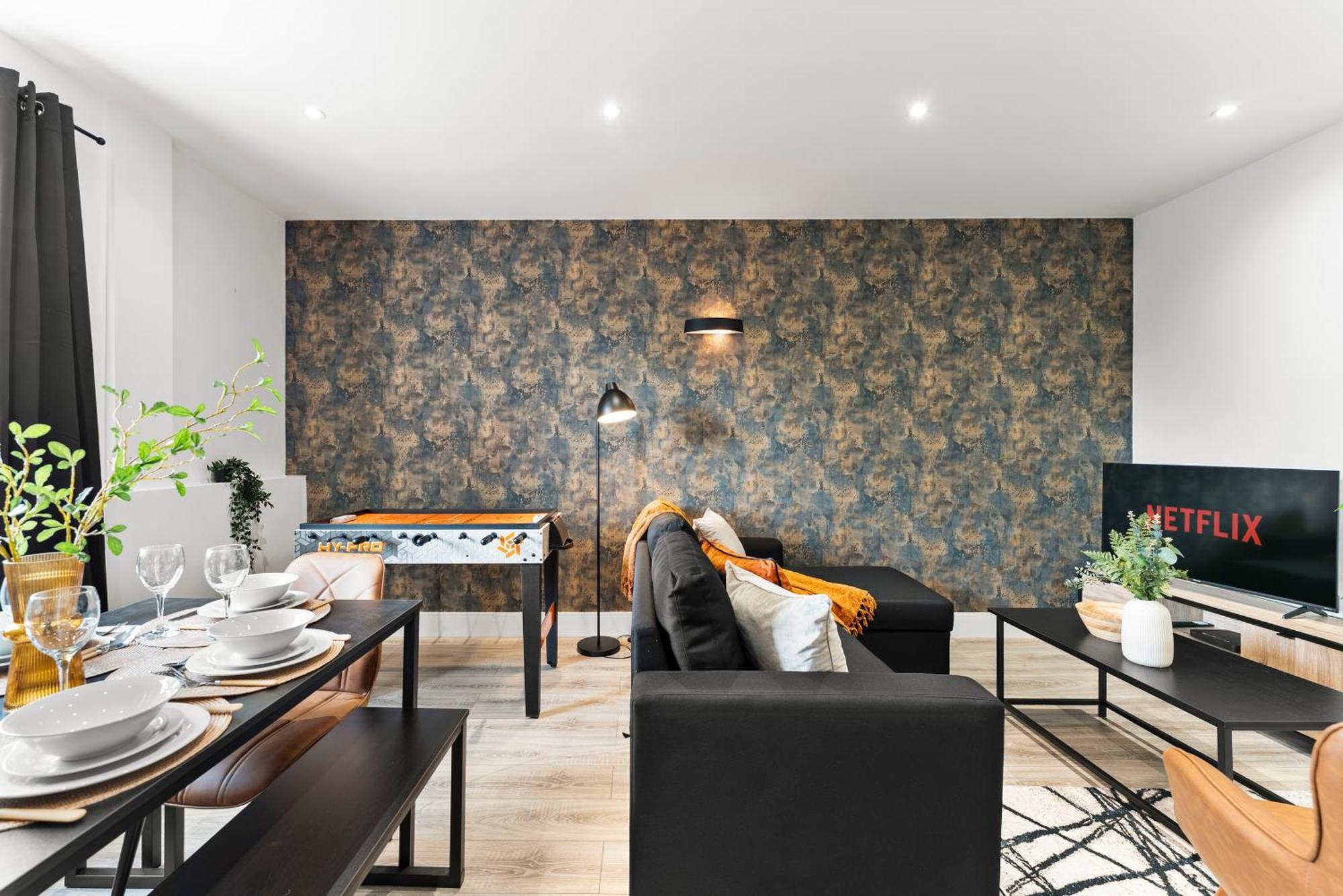 Stylish Two-Bedroom Flat In NWI Exterior foto