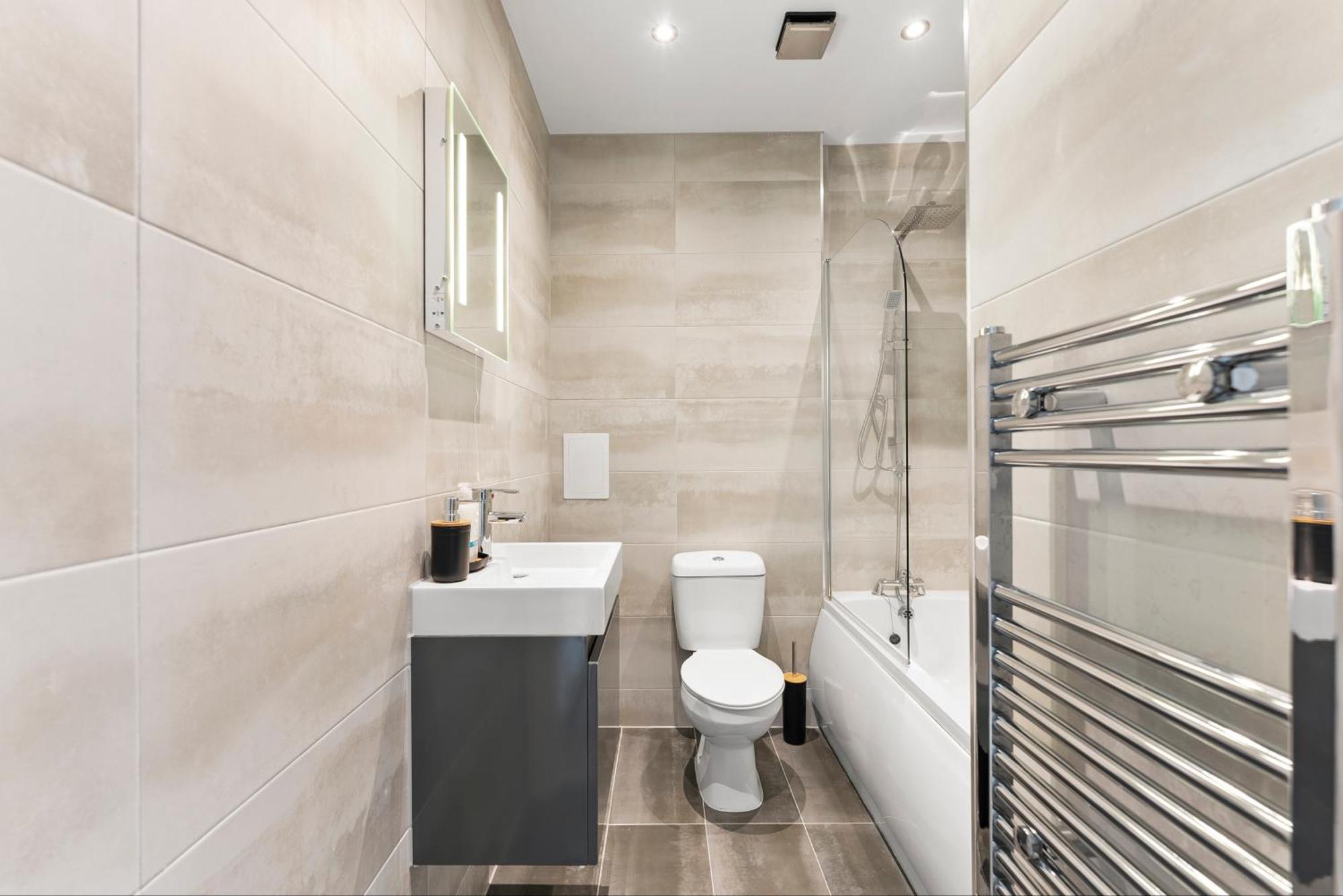 Stylish Two-Bedroom Flat In NWI Exterior foto