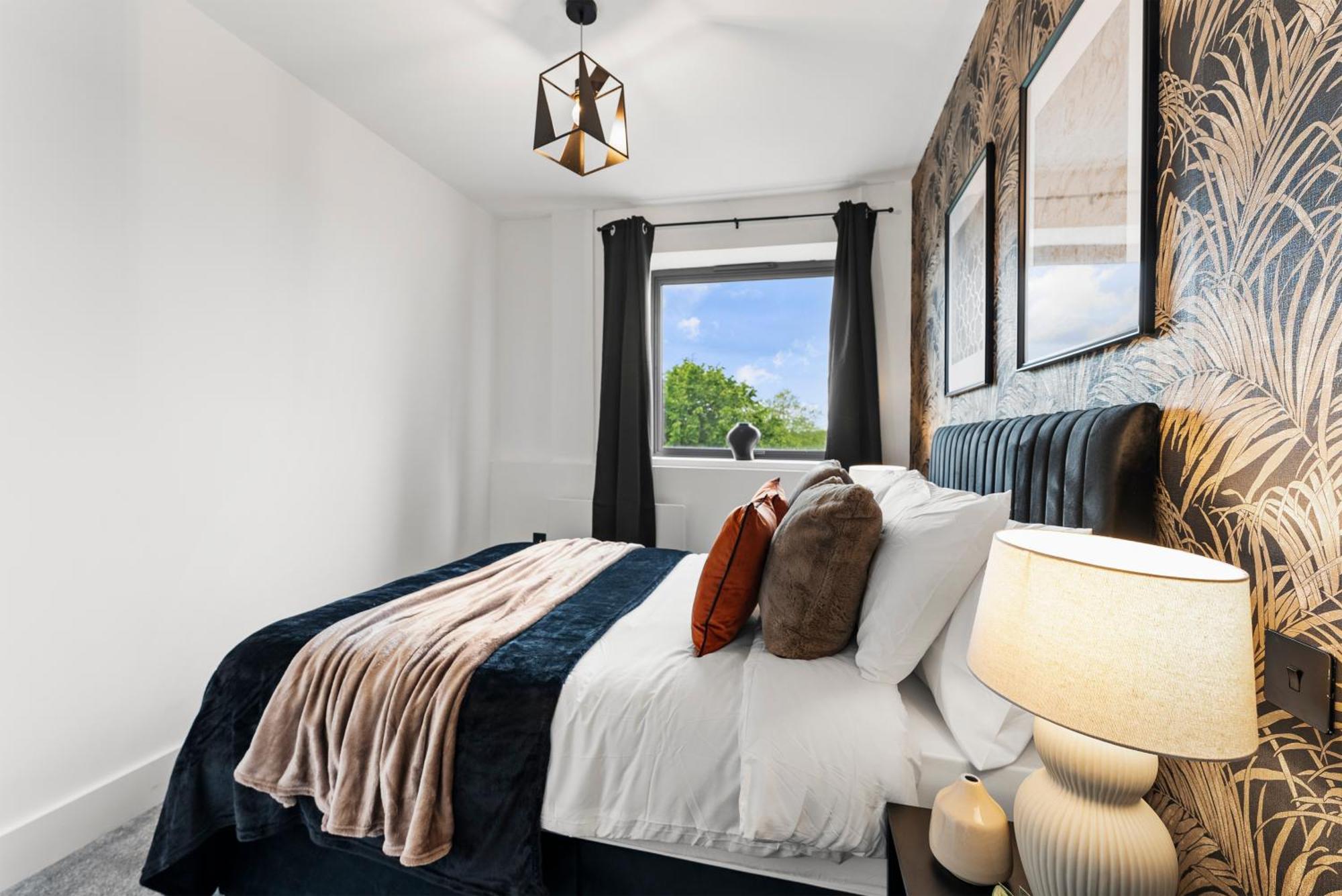 Stylish Two-Bedroom Flat In NWI Exterior foto