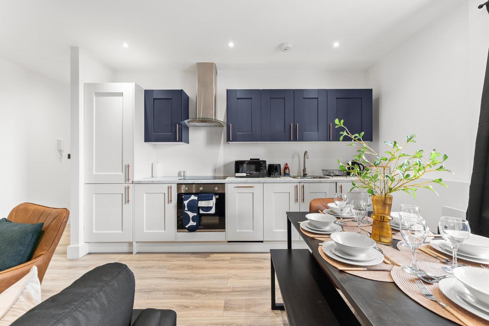 Stylish Two-Bedroom Flat In NWI Exterior foto