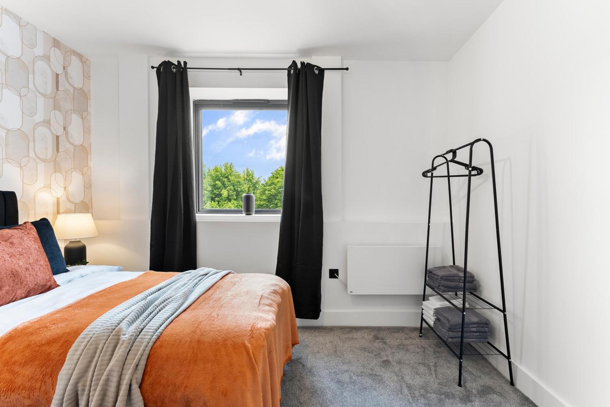 Stylish Two-Bedroom Flat In NWI Exterior foto