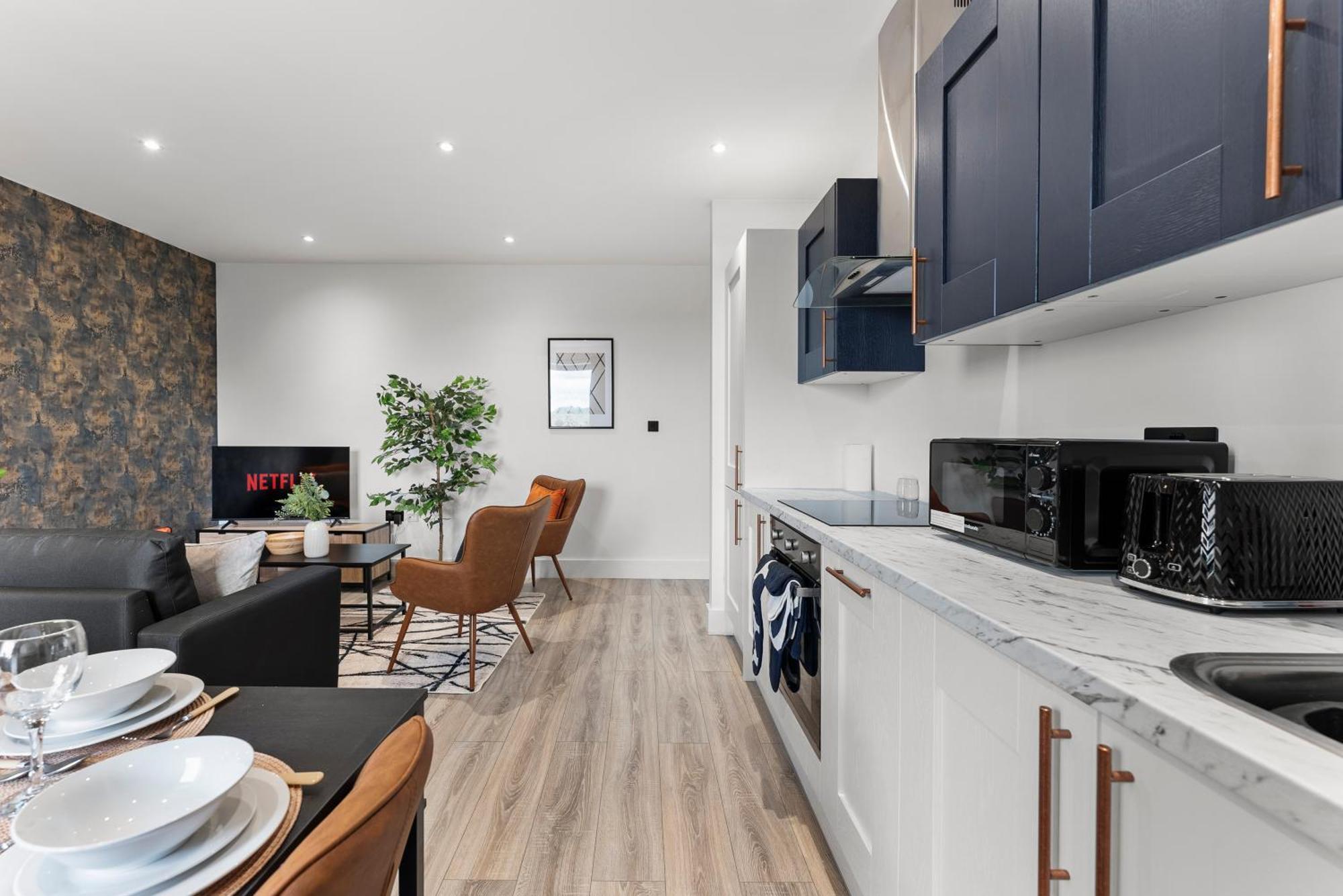 Stylish Two-Bedroom Flat In NWI Exterior foto